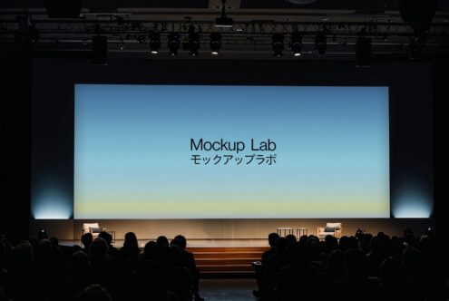 Large projection screen displaying Mockup Lab branding with bilingual text in auditorium setting